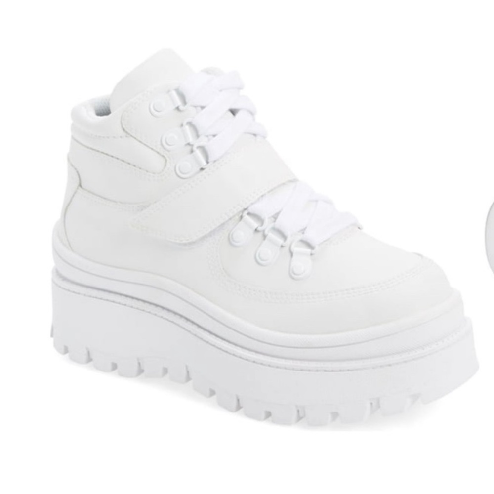 Top-Peak Hiker Boot